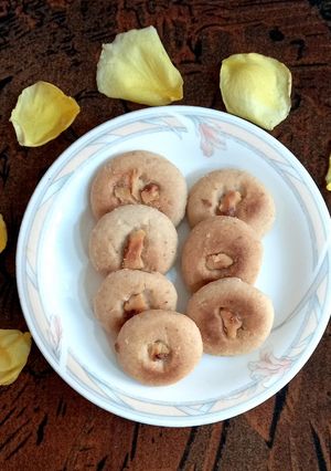 A picture of Walnut cookies.