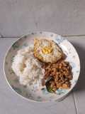 Pad Kra Pao (Ayam tumis kemangi ala Thailand)