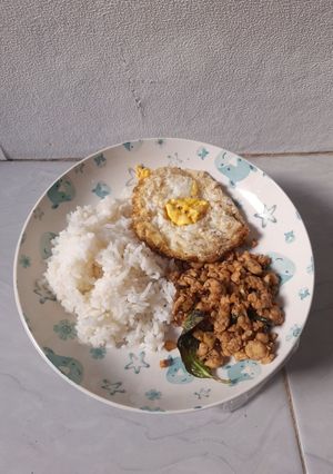 Foto resep Pad Kra Pao (Ayam tumis kemangi ala Thailand)