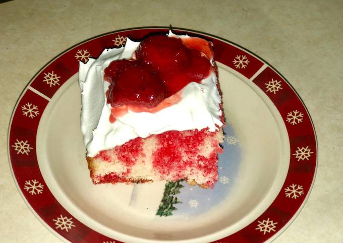 EASY strawberry poke cake