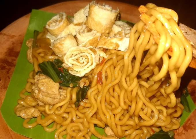 Mie telur goreng pedas