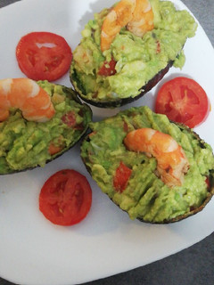 Una foto de Aguacates rellenos gambas
