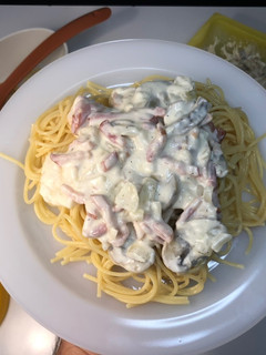 Una foto de Spaghettis Carbonara en Microondas con estuches de vapor tipo Lékué