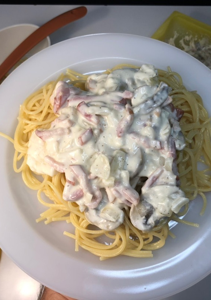 Una foto de Spaghettis Carbonara en Microondas con estuches de vapor tipo Lékué