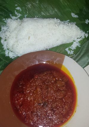 A picture of Ofada rice and stew.