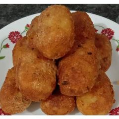 A picture of Potato nuggets.