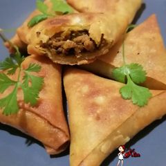 A picture of Mince Samoosas.
