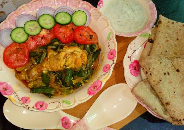Recipe of Tastefully Piyazi bhindhi chicken