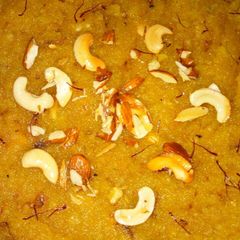 A picture of Moong daal halwa.
