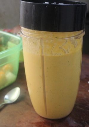 Una foto de Salad shake de tomate, apio, pepino y zanahoria
