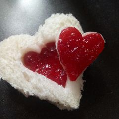 A picture of Bread hearts 💕.