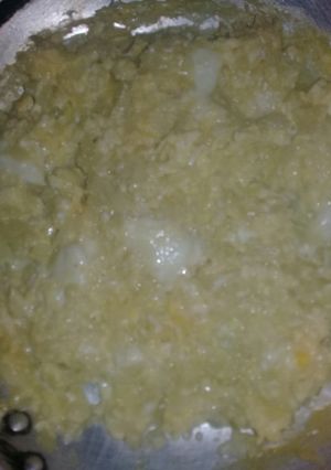 Una foto de Huevos revueltos con cebolla y queso