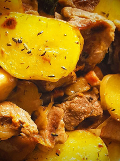Una foto de Costillas de Cerdo al horno con patatas