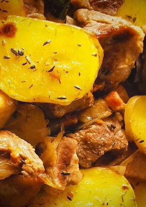 Una foto de Costillas de Cerdo al horno con patatas