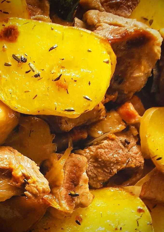 Una foto de Costillas de Cerdo al horno con patatas