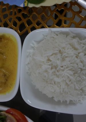 A picture of Kadhi chawal.