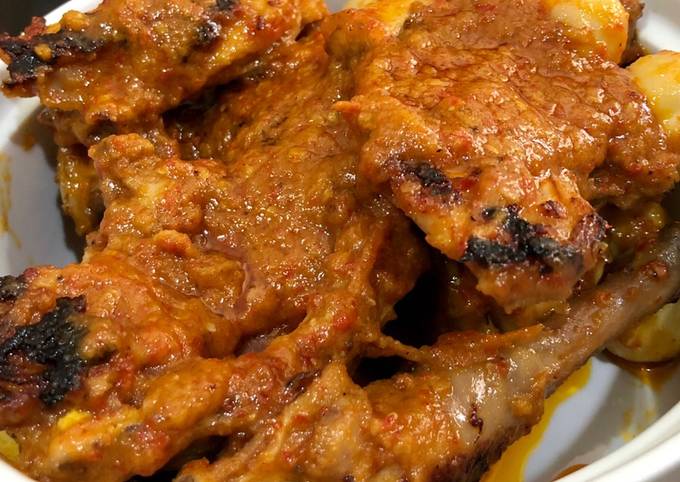 Bagaimana Membuat Ayam panggang bumbu rujak yang Enak