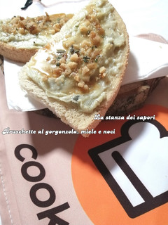 Foto di #226 Bruschette al gorgonzola, miele e noci