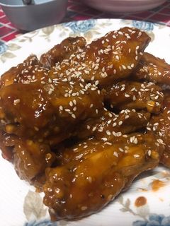 รูปของ ปีกบนไก่ทอดซอสคีโต