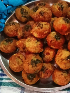 सूजी अप्पे (suji appe recipe in Hindi) रेसिपी मुख्य फोटो