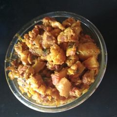A picture of Cauliflower curry.