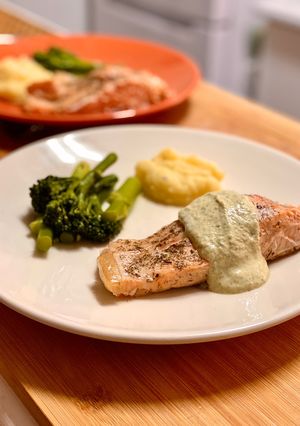 Foto principal de Cena ligera:  Salmón al papillote con salsa tártara fit