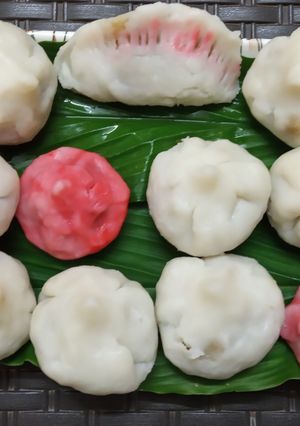 उकडीचे मोदक (ukadiche modak recipe in marathi) रेसिपी चे मुख्य फोटो 