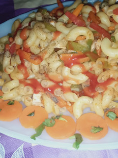 A picture of Chicken and vegetables Pasta.