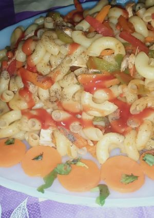 A picture of Chicken and vegetables Pasta.