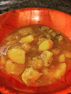 Una foto de Riquísimo y jugoso guisado de patatas con costillas