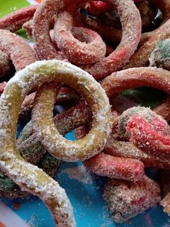 Una foto de Churros de colores y mazapán