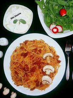 عکسی از دستور ماکارانی با گوشت و قارچ