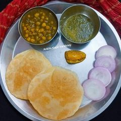 A picture of Chole Bhature.