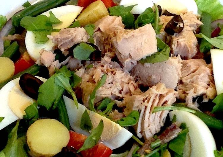 Simple Way to Make Any-night-of-the-week Niçoise Salad (for dieters)