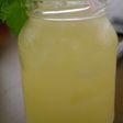 Caipirinha de abacaxi com hortelã