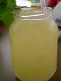 Caipirinha de abacaxi com hortelã