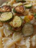 Farfalle zucchine fritte e alici in crema di burrata alla menta