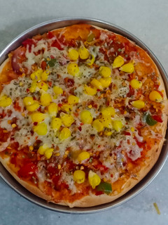 વેજ પીઝા (Veg. Pizza Recipe In Gujarati) રેસીપી મુખ્ય ફોટો