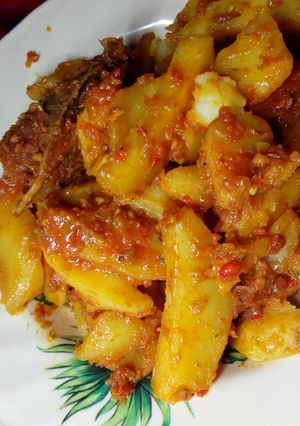 A picture of Irish Potato Jollof.