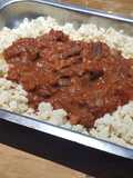 Goulash o estofado húngaro sin crema. Con spatzles (pasta)