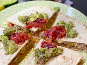 Una foto de quesadillas de carne