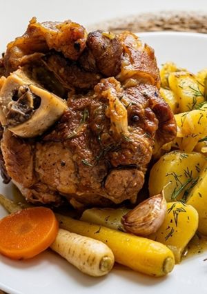 Una foto de Guiso de patatas con codillo de cerdo