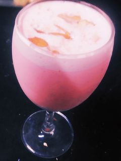 रोज़ मिल्क(Rose Milk) रेसिपी मुख्य फोटो