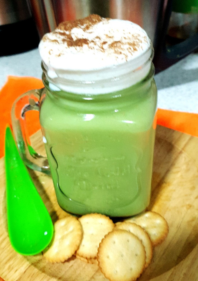 Una foto de ¿¿Té Matcha con espuma de leche y canela??... NOOOOO