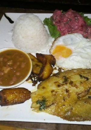 Una foto de Casado con filete al ajillo