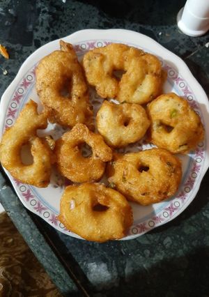 A picture of Urad dal ke wada.