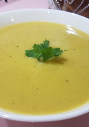 صورة لوصفة شربة العدس والقرع الأحمر صحية 😋