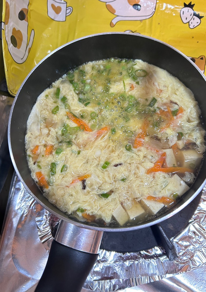 A picture of Hong Kong-Style Hot and Sour Soup.