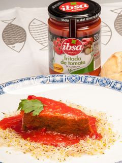 Una foto de Bacalao con fritada de tomate IBSA