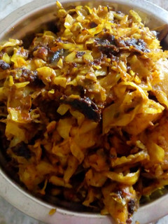 A picture of Fried Cabbage with fish head.